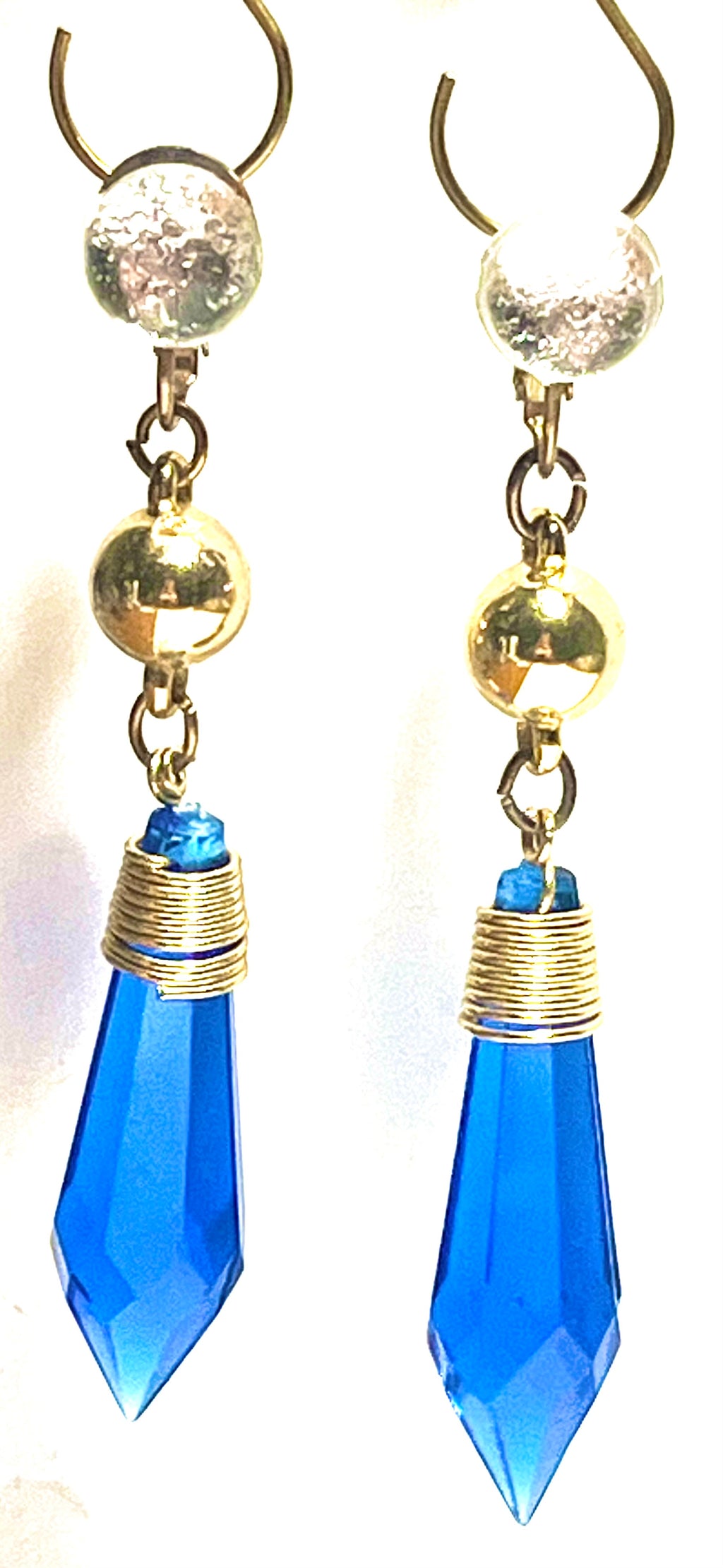 Vintage Blue Faceted Drop Earrings Gold Tone Dangle Clip On Statement Jewelry