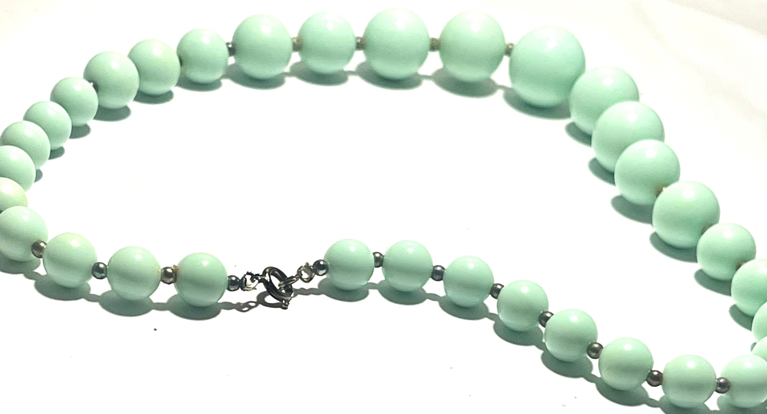 Vintage Mint Green Graduated Bead Necklace – Retro Pastel Statement Necklace