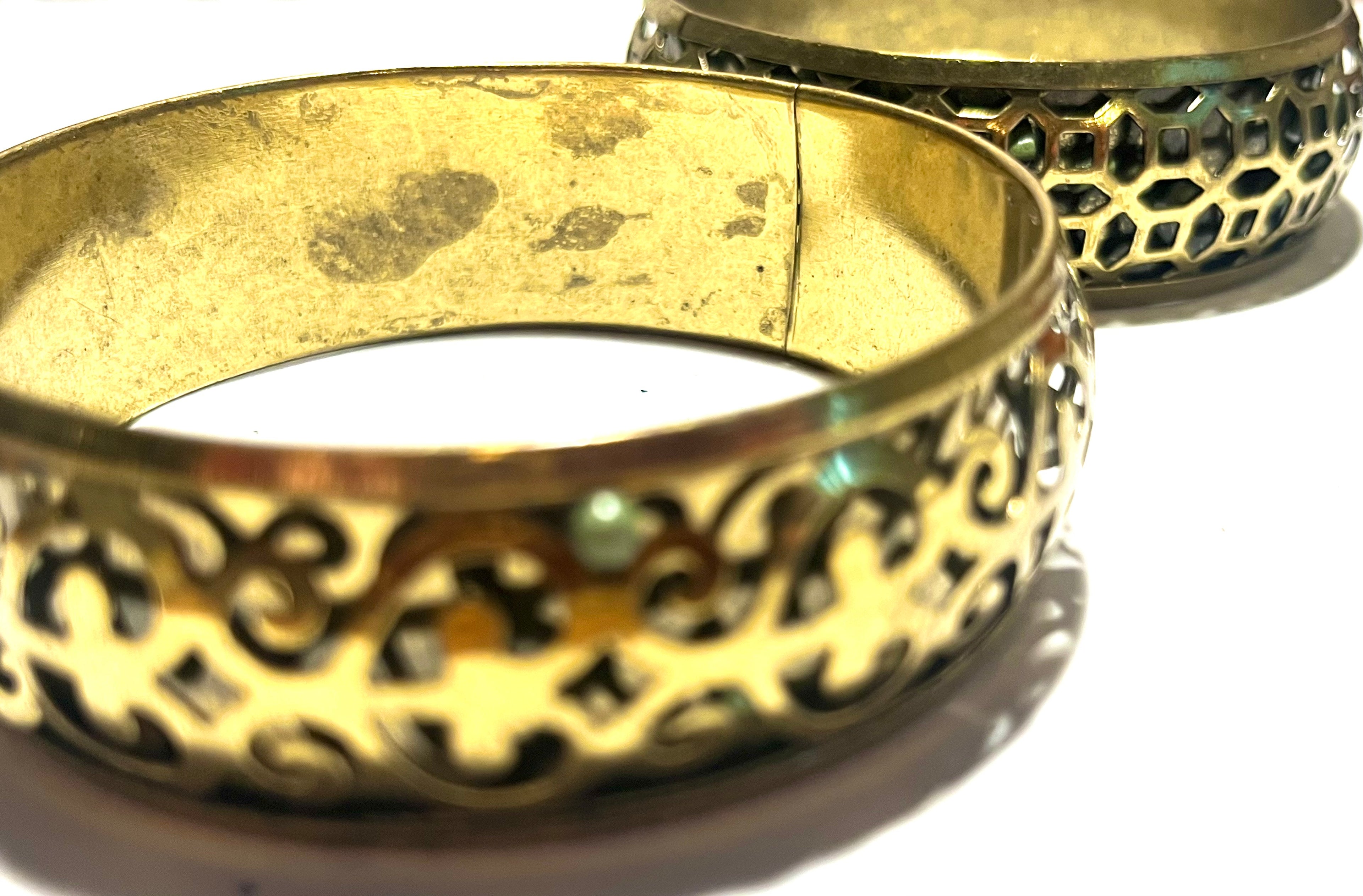 Vintage Brass Tone Openwork Bangle Bracelet Set – Black Enamel Filigree Cutout Wide Bangles (Pair)