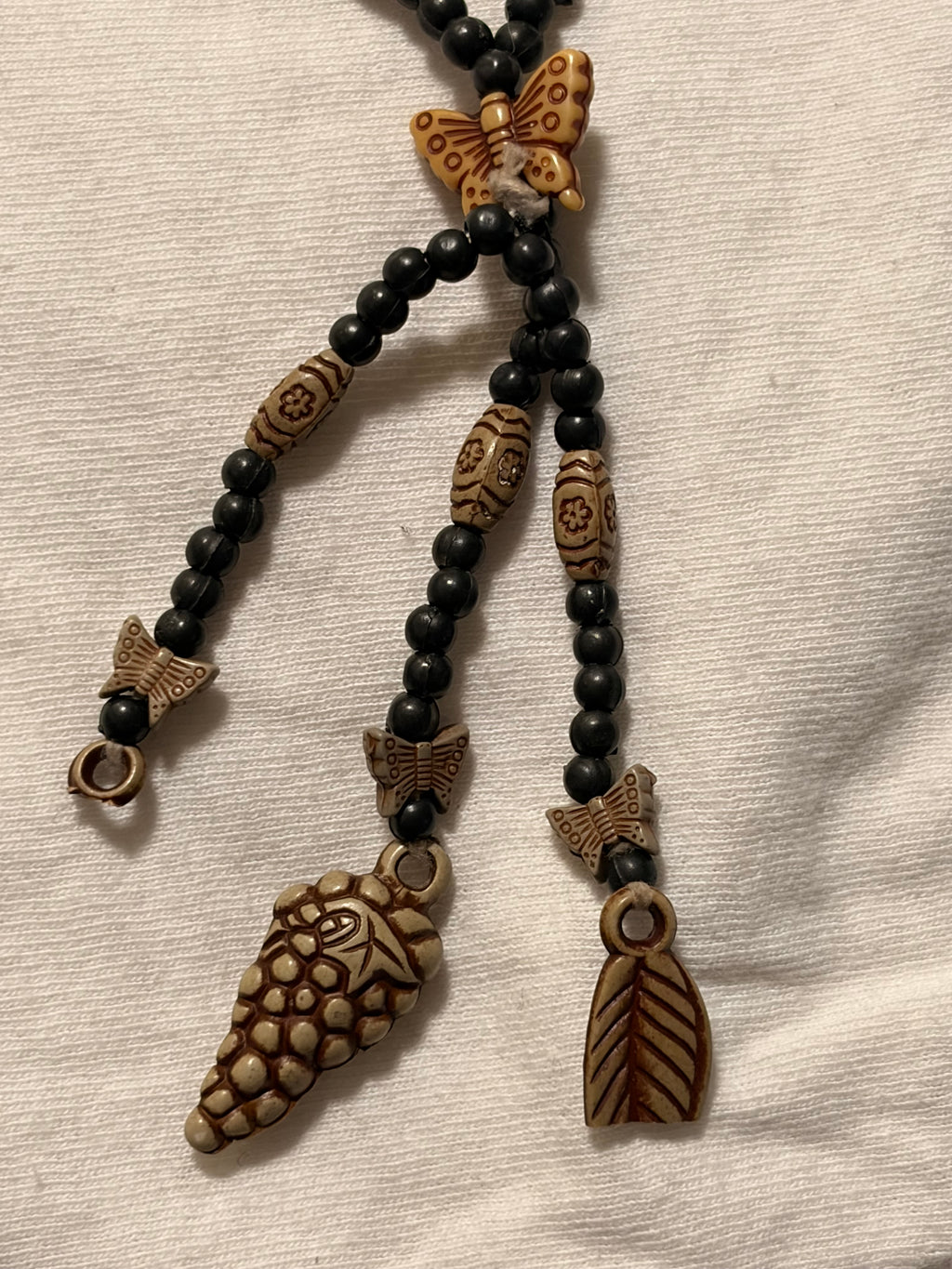 Vintage Style Beaded Lariat Necklace Butterfly Leaf Pinecone Charms Boho Woodland