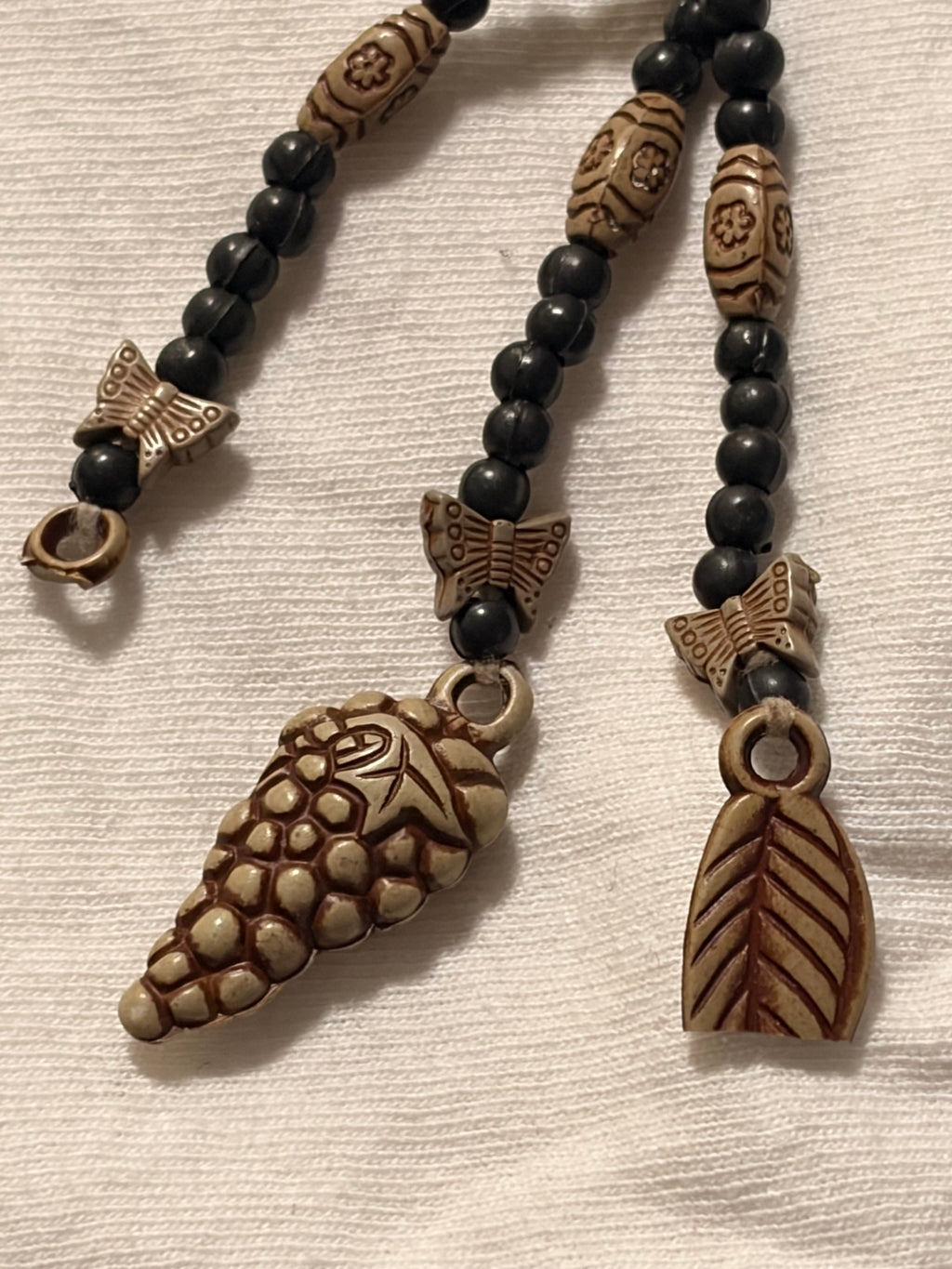 Vintage Style Beaded Lariat Necklace Butterfly Leaf Pinecone Charms Boho Woodland
