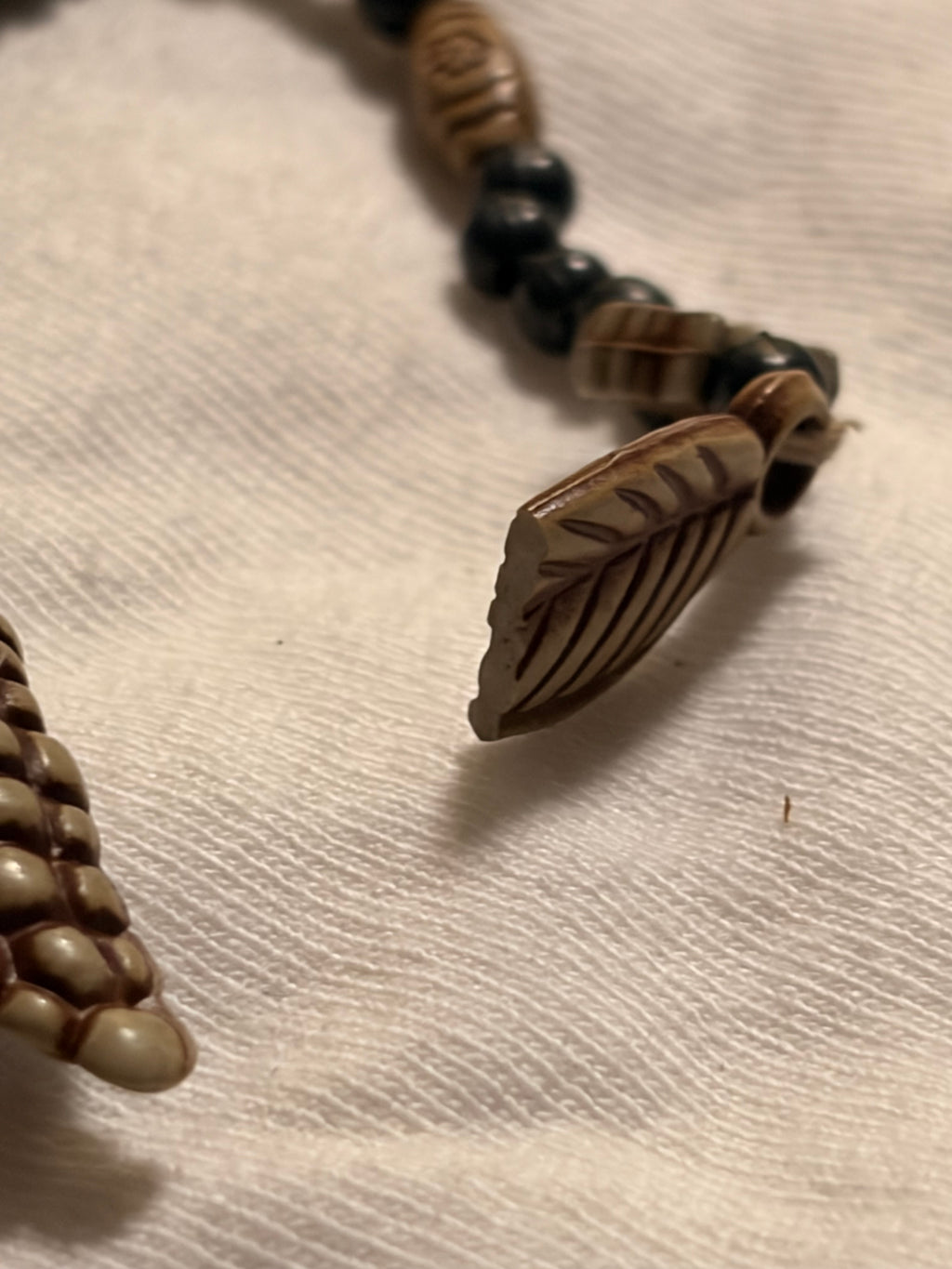 Vintage Style Beaded Lariat Necklace Butterfly Leaf Pinecone Charms Boho Woodland