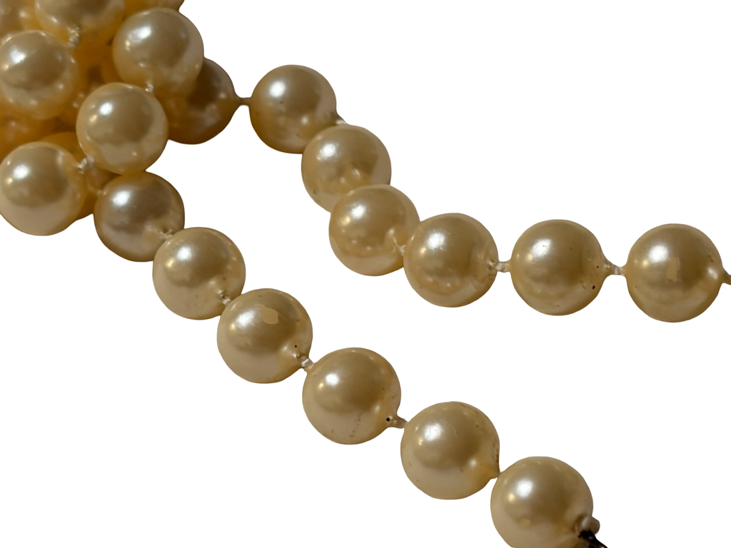 Vintage Cream Faux Pearl Beaded Necklace Classic Single Strand Gold Tone Clasp